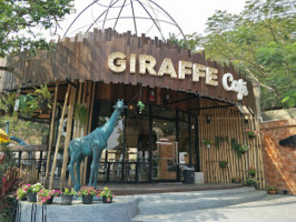 Giraffe Cafe' outside