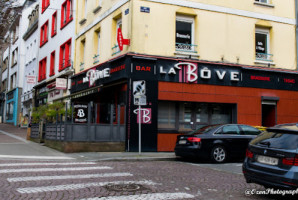 Le Cafe De Le Bove outside