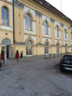 Dachau Palace outside