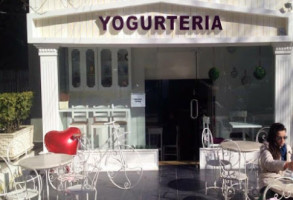 Yogurteria Tirana, Bllok inside