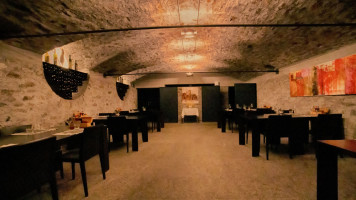 Ristorante Castelgrande e Grotto San Michele inside