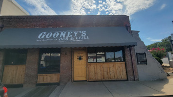 Gooney's Grill outside