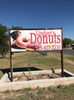 Lindsey's Donuts inside