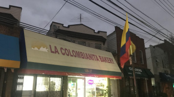 La Colombianita Bakery outside