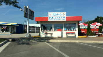 Ice Cream Dreams outside