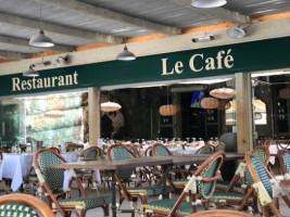 Le Café Saint-tropez outside