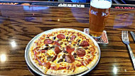 Dudley's Pizza & Tavern food