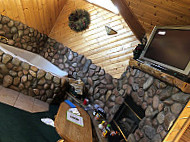 Giant Oaks Lodge inside