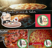 Pizza De La Casa food