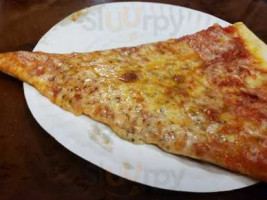 Luigis Pizzeria food