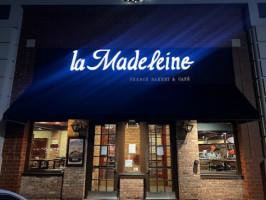 La Madeleine French Bakery Cafe outside