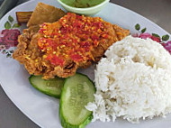 Warung Nur Syafiah food