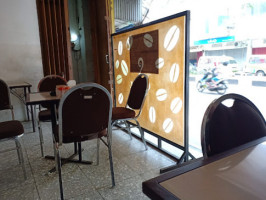 Lela Coffee Shops inside