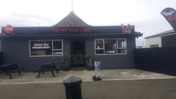 Pit Stop Cafe outside