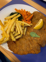 Brunnentor-Schnitzelbaron food