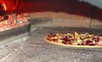 Pizzeria Il Gusto Della Pizza. Forno A Legna E Consegne A Domicilio food