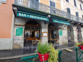 Restaurant des Pyrenees outside