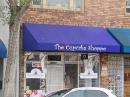 The Cupcake Shoppe outside