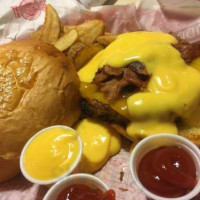 Fuddruckers food