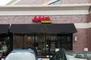 Lou Malnati's Pizzeria Carry Out outside