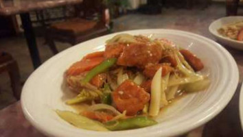 Mae Ploy Thai Cuisine food