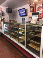 Winchell's Donut House outside