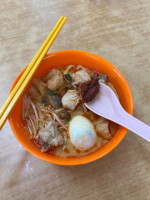 Uk Zhè Bā Kā Lí Miàn Curry Mee (khun Thai Food) food