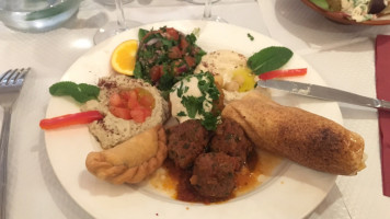 Roger de Beyrouth food