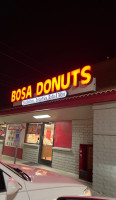 Bosa Donuts outside