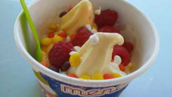 Menchie's Frozen Yogurt food