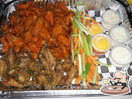 Las Necias Wings food