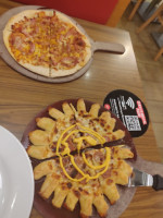 Pizza Hut Strada Outlet food