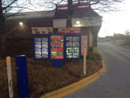 Braum's Ice Cream Dairy Store outside