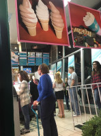 Sunny Daes Ice Cream outside
