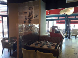 Cafe La Rotonde inside