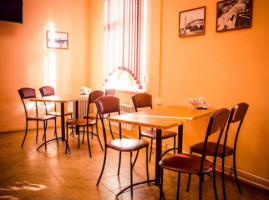 Cafe Luzhanochka inside