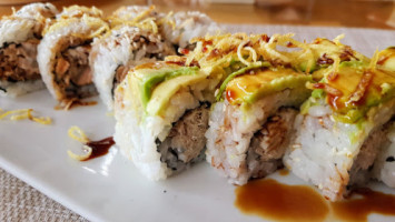 Ikuzo Sushi inside