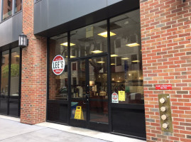 Lee's Deli outside