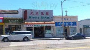 Ming's Diner outside