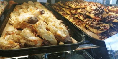 Pinhos Bakery Deli food