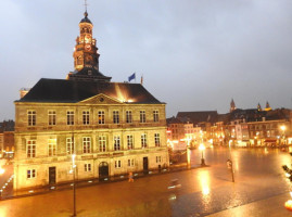 De La Bourse Maastricht inside