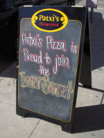 Patxi's Pizza Irving outside