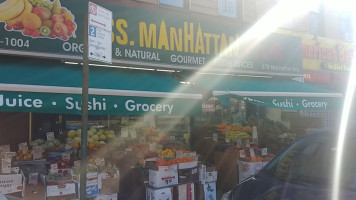 Manhattan Fruit and Grocery outside