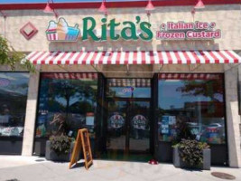 Rita's Italian Ice outside