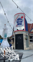 Jackson's Blue Ribbon Pub Wauwatosa outside
