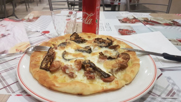 Pizzeria Nika food