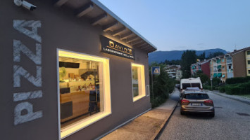 Davio's Laboratorio Della Pizza outside