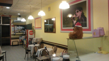 Eis Cafe Trieste inside