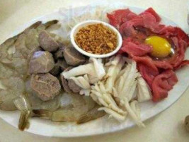 New Pailin Market food