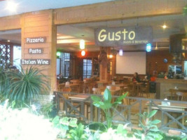 Gusto Bar And Restaurant food